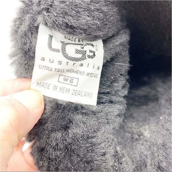 UGG Tall Boot - Black - 6 Wide - Picture 10 of 14